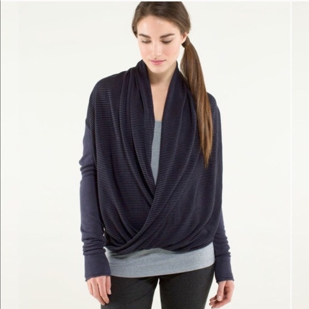 Lululemon Iconic wrap blue and black sweater